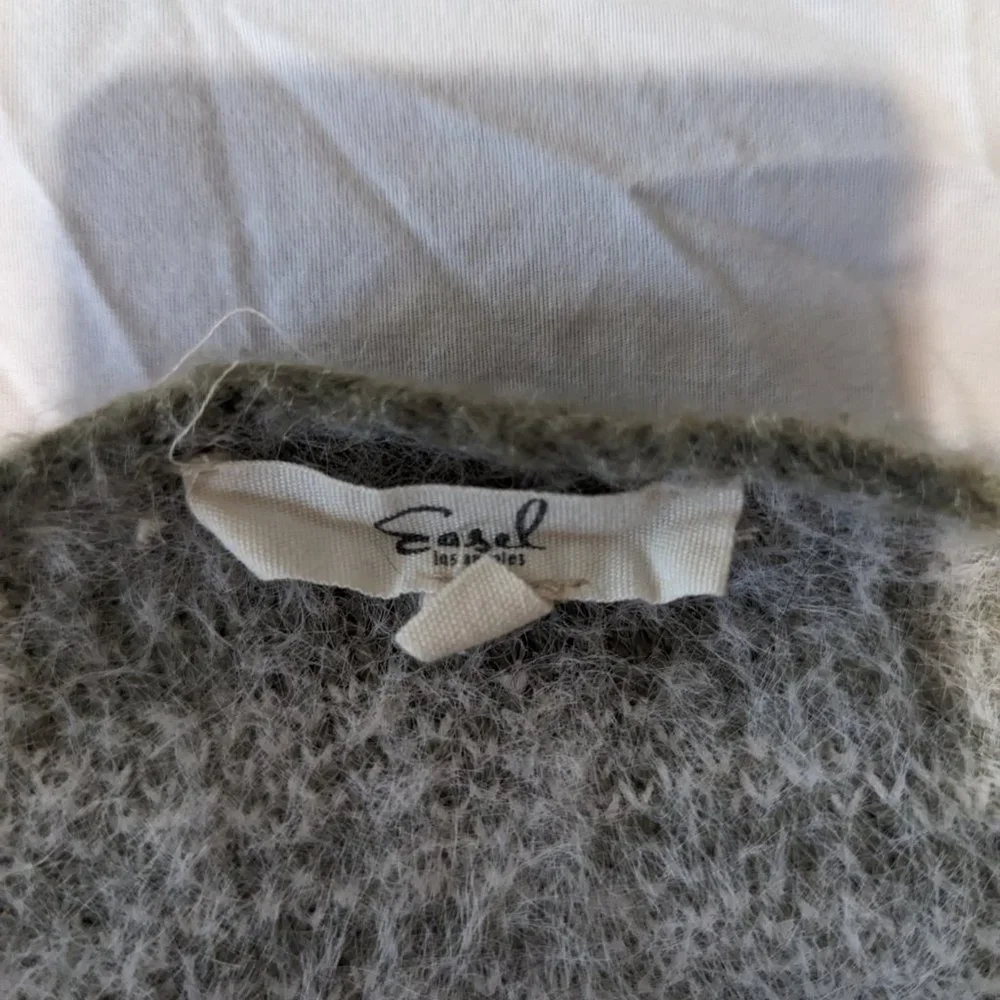 Easel Sweater - Picture 2 of 3